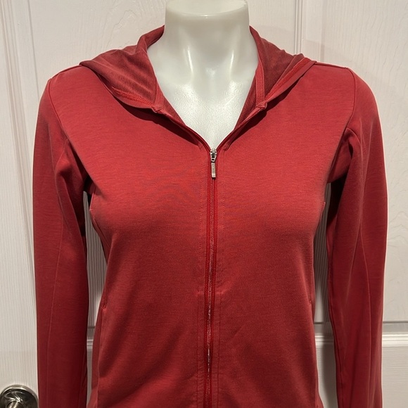 Patagonia women’s red organic cotton blend zip up hoodie size Medium - Picture 3 of 8